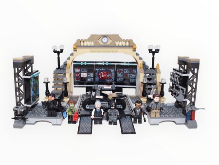 Used Set 76183 The Batman Batcave: The Riddler Face-off For Cheap