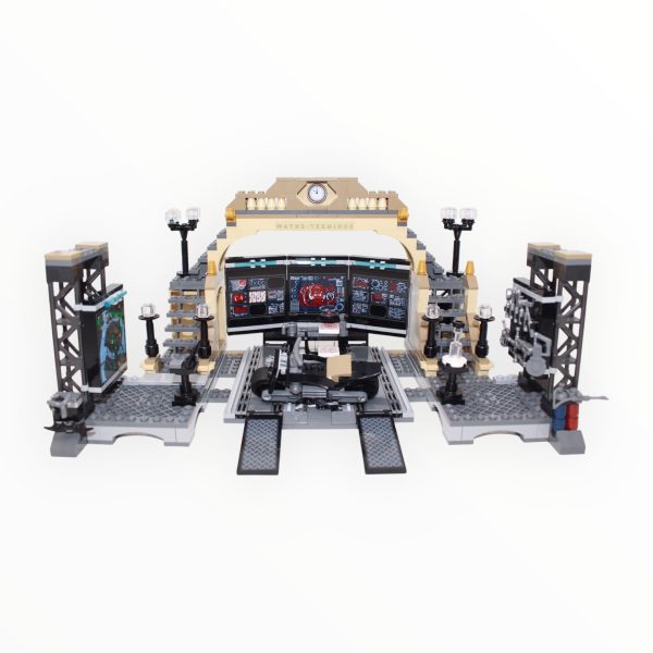 Used Set 76183 The Batman Batcave: The Riddler Face-off For Cheap